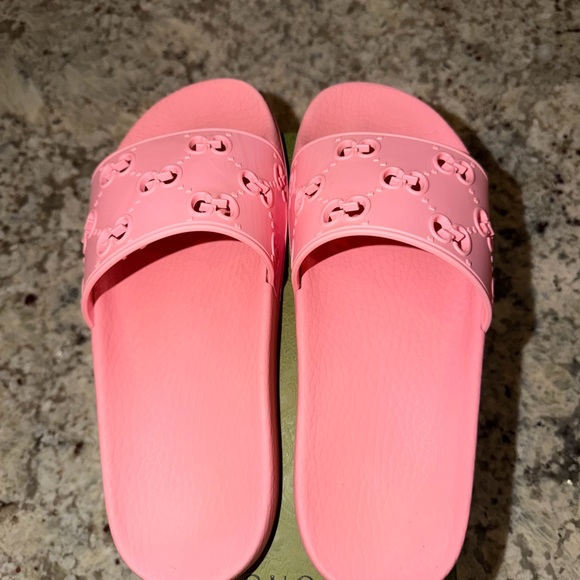 Gucci Bubblegum Pink Rubber Slides - Authentic - Picture 4 of 8